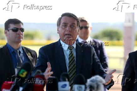 Mesmo sem publicar, Bolsonaro diz que auxlio emergencial comea a ser pago na prxima semana