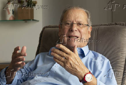  Jos Dirceu durante entrevista  Folha