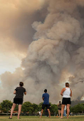 Airport Fire burns in the hills of Orange County