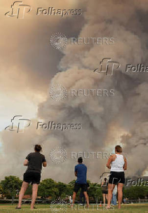 Airport Fire burns in the hills of Orange County