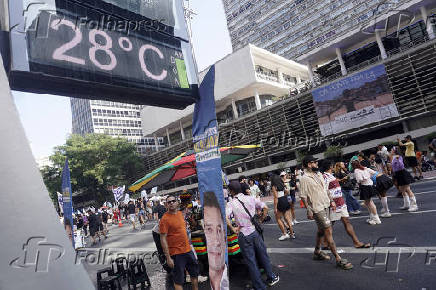 Movimentao na Avenida Paulista na tarde deste domingo