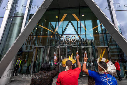 Protesto em frente  mineradora BHP, em Londres