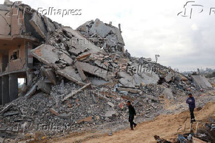 Scenes of destruction after Israeli forces withdrew from a part of Nuseirat