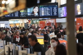 Movimentao intensa de passageiros  no saguo do Aeroporto de Congonhas