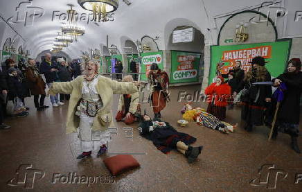 Ukrainian carol singers celebrate Christmas in downtown Kyiv