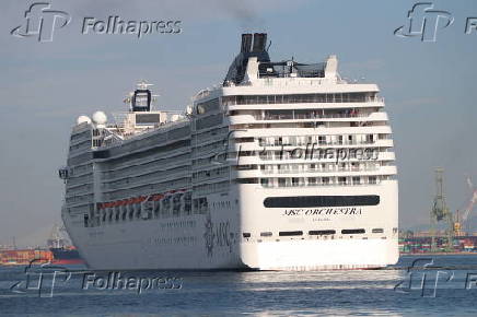 Movimentao de transatlnticos no pier mau no rio de janeiro