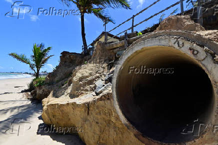 Avano do mar j derrubou 22 casas em Baa da Traio (PB)