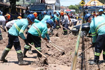 Idosa/morre/rompimento/de adutora/rio