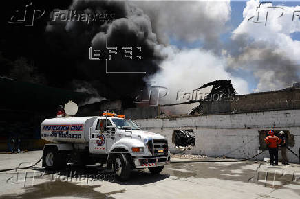 Fuerte incendio en ensambladora en Caracas