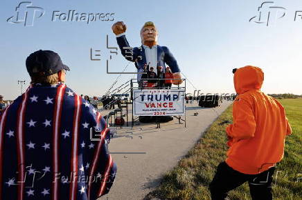 Former president Trump holds campaign rally in battleground state of Wisconsin