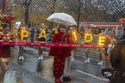 Desfile anual do dia de ao de graas da macy's acontece na cidade de nova york