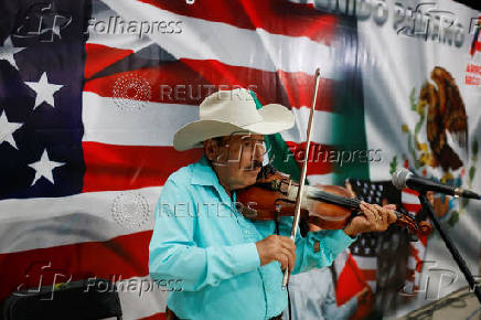 Mexicans living in the U.S. return to Mexico to spend the Christmas holiday with their families