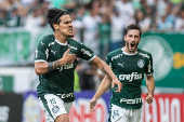 Gustavo Gmez, do Palmeiras, comemora seu gol contra o Mirassol