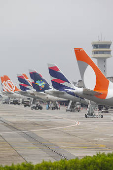 Avies esperam embarque no Aeroporto de Congonhas, em So Paulo