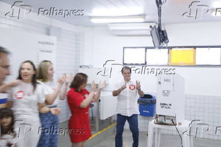 Evandro Leito candidato do PT vota em Fortaleza