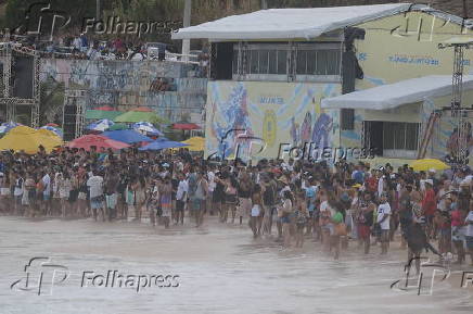 O surfista itlo ferreira ,vence estreia de campeonato em natal .