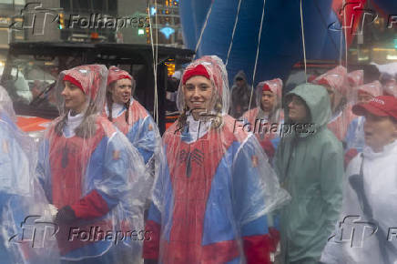 Desfile anual do dia de ao de graas da macy's acontece na cidade de nova york