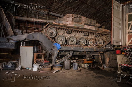 Polcia encontra tanques de guerra em galpo em SP