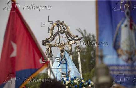 Decenas de devotos veneran a la Virgen de Regla en vsperas del da de la Patrona de Cuba