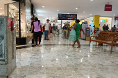 Compras de Natal em Shopping Center de SP