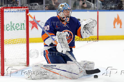 NHL: Toronto Maple Leafs at New York Islanders