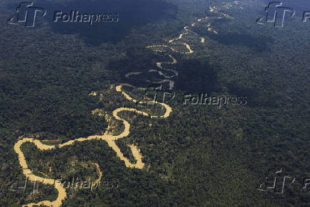 Vista area do rio Mucaja barrento em Boa Vista (RR)