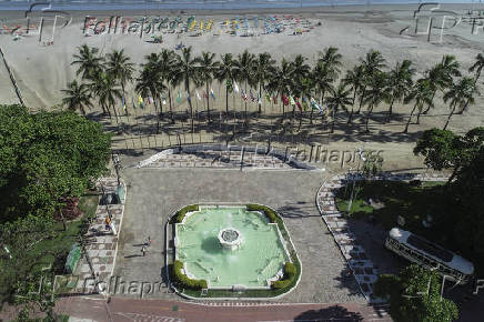 Vista de drone da Praa da Bandeira na praia do Gonzaga