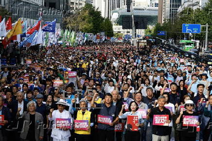 Rally calling for South Korean president's resignation in Seoul