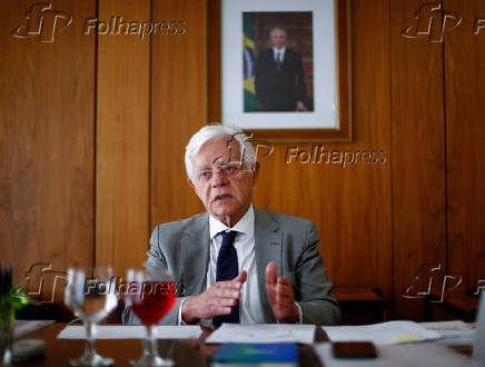 O ministro da Secretaria-Geral, Moreira Franco, durante entrevista  Folha