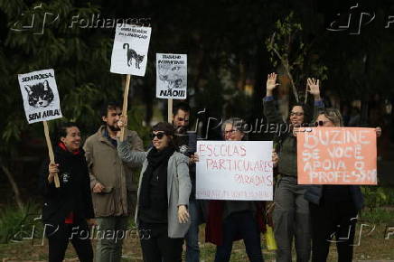 Professores da rede particular entraram em greve contra a retirada de direitos da categoria