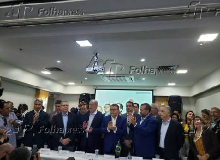 Com Ciro (centro) e Mrcio Frana (dir.), PDT e PSB celebram aliana em So Paulo