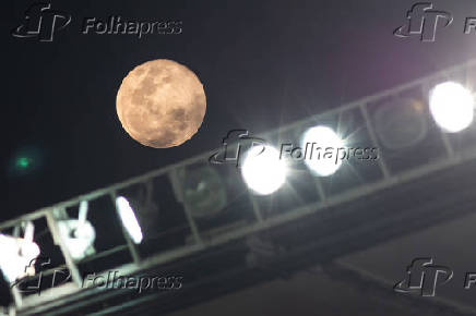 Vista da lua Superlua no Rio de Janeiro