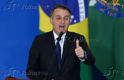 Bolsonaro durante assinatura de decreto que flexibiliza regras para uso de arma