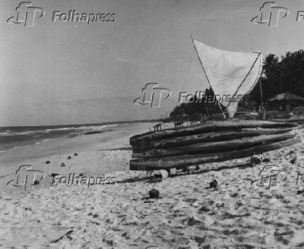 Barco em praia de Olinda. (Foto: