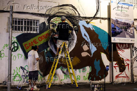 A new graffiti of Hezbollah leader Sayyed Hassan Nasrallah by Grafitiyul artists group following his elimination in Tel Aviv