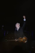 Paul McCartney em show no estdio Man Garrincha, em Braslia