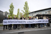 Protest in Bern against fossil investment prior to the Ordinary General Assembly of the SNB
