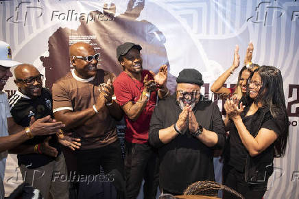 Flamengo lana camisa e campanha "Mais que cultura, identidade!".