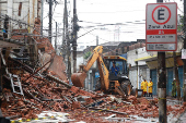 Casas desabam devido  chuva em Salvador