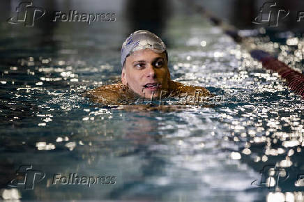Cesar Cielo nada em piscina no clube Pinheiros, onde treina em So Paulo