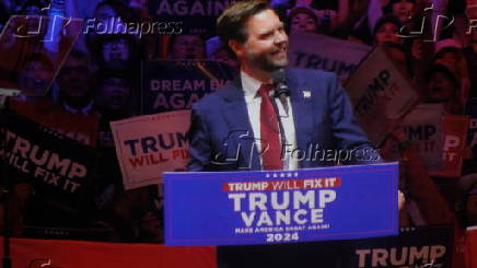 JD Vance, vice na chapa com Trump, durante comcio no Madison Square Garden