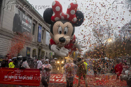 Desfile anual do dia de ao de graas da macy's acontece na cidade de nova york