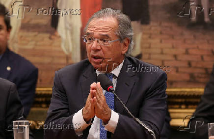 O ministro Paulo Guedes (Economia) participa de sesso da CCJ
