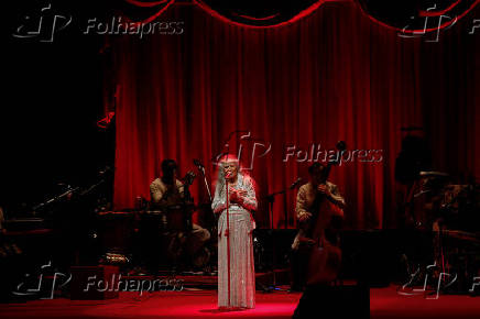  A cantora Maria Bethnia durante a estreia de seu show Claros Breus
