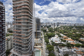 Edifcios em construo na avenida Rebouas (SP)