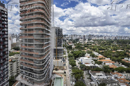 Edifcios em construo na avenida Rebouas (SP)