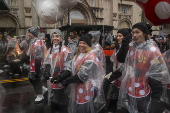 Desfile anual do dia de ao de graas da macy's acontece na cidade de nova york