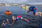 Traditional pre-Christmas swim in Geneva