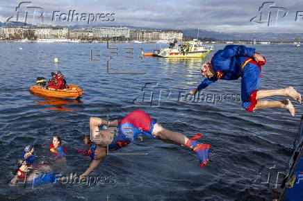 Traditional pre-Christmas swim in Geneva