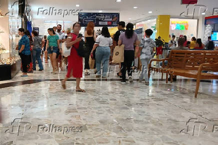 Compras de Natal em Shopping Center de SP